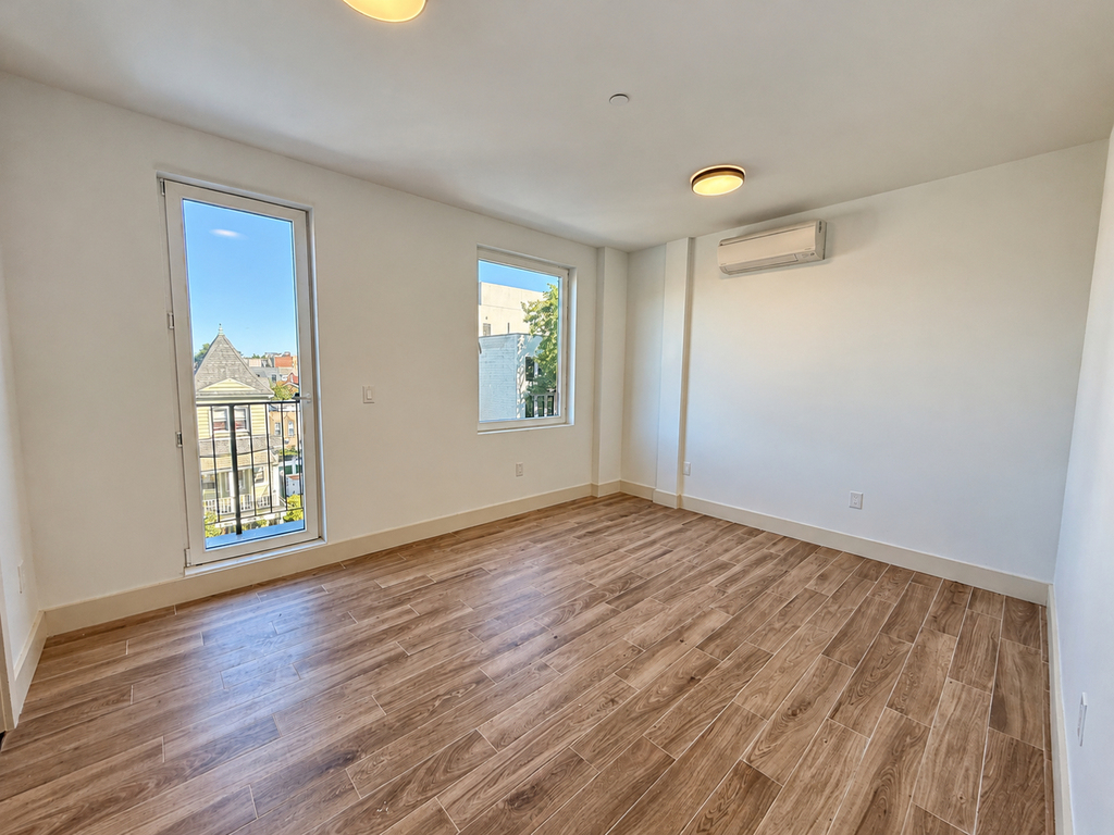 454 East 26th Street - Photo 4