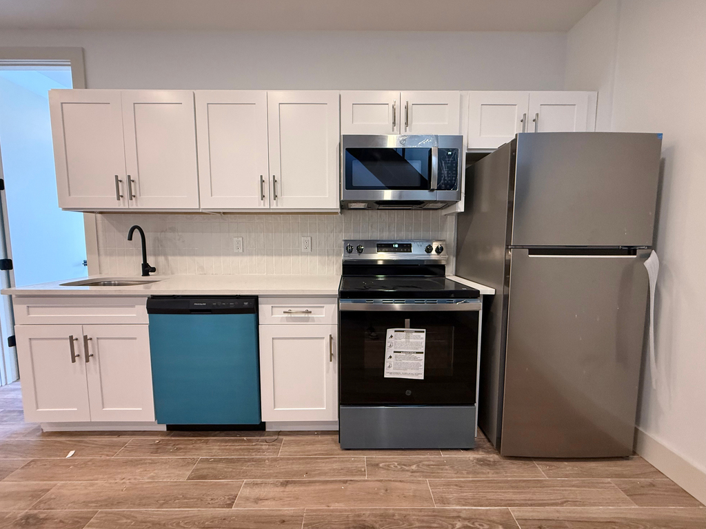 454 East 26th Street - Photo 2