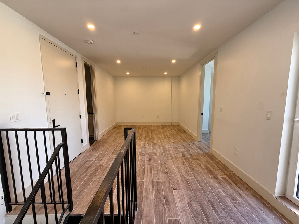 454 East 26th Street - Photo 9