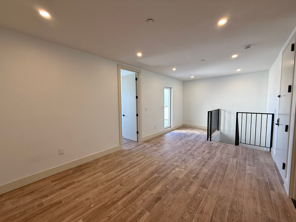 454 East 26th Street - Photo 10