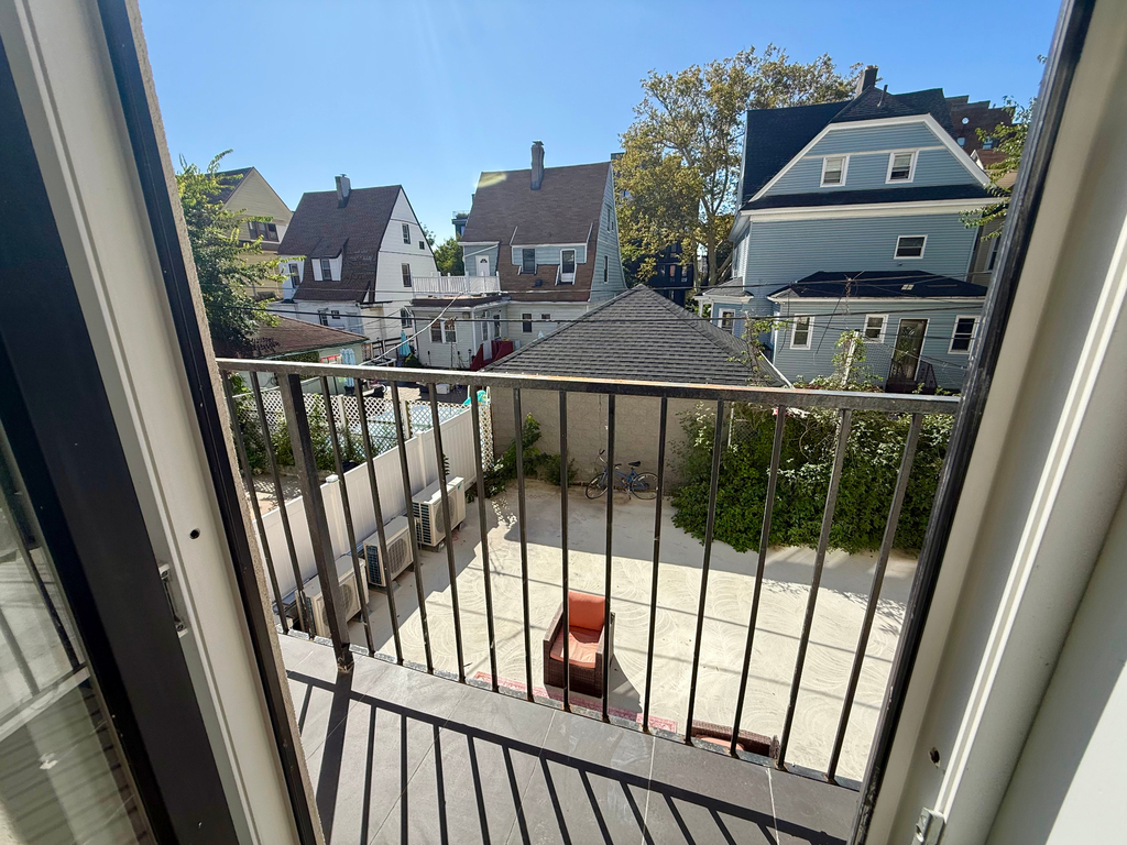 454 East 26th Street - Photo 5