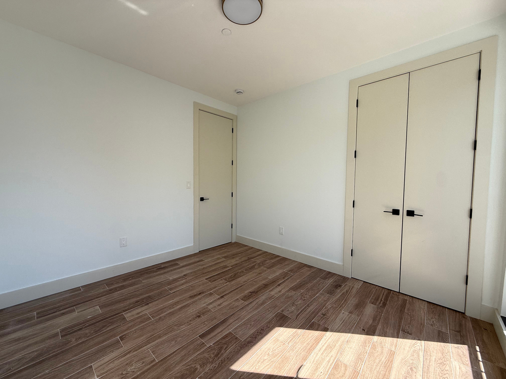 454 East 26th Street - Photo 6
