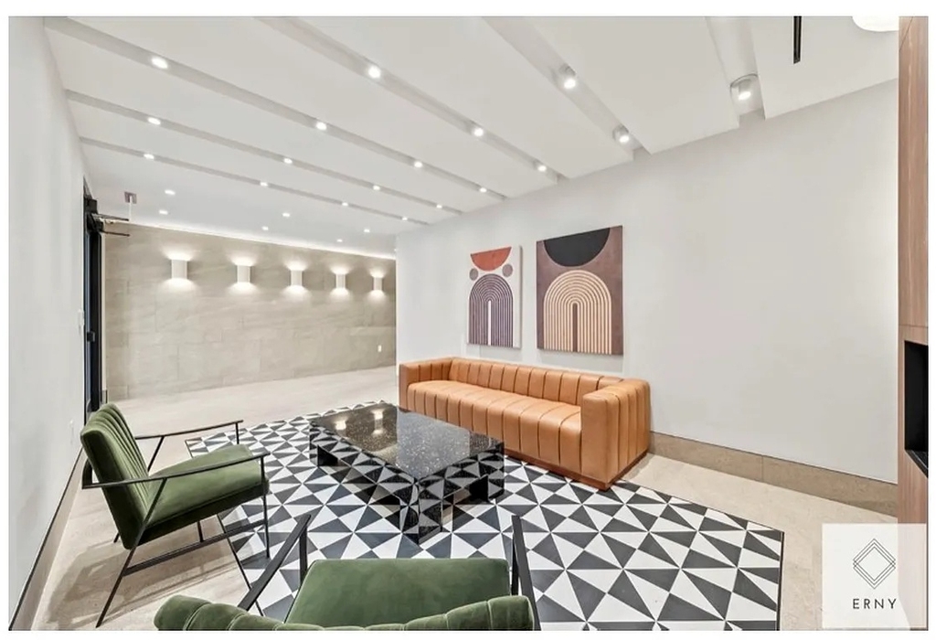 354 East 28th Street - Photo 5