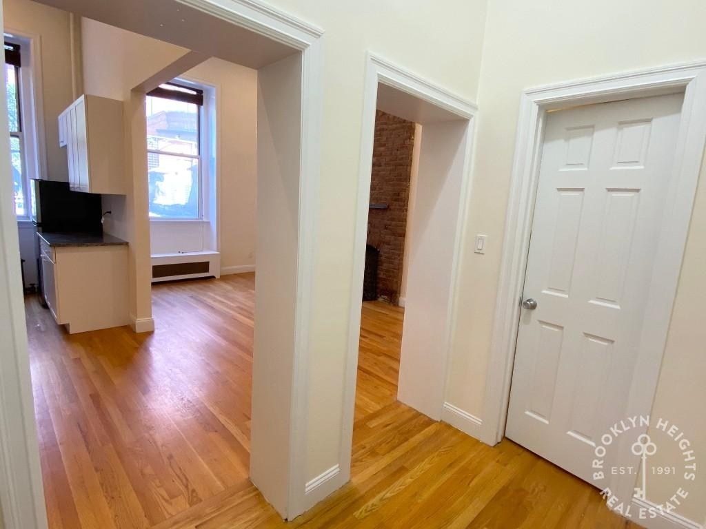 143 Montague Street - Photo 3