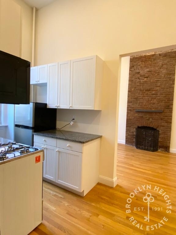 143 Montague Street - Photo 2