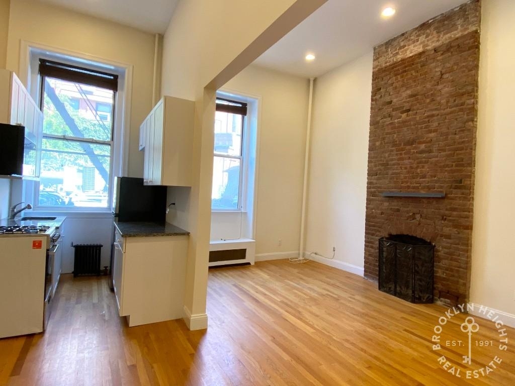 143 Montague Street - Photo 1
