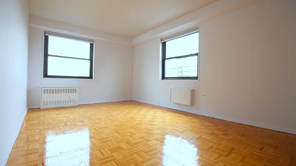 Second Avenue - Photo 5