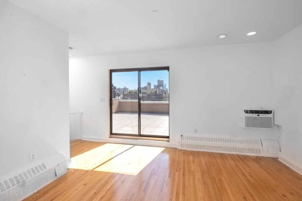 6th Ave. - Photo 5