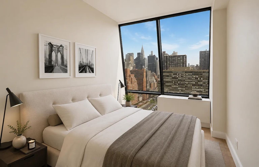 East 30th Street - Photo 8