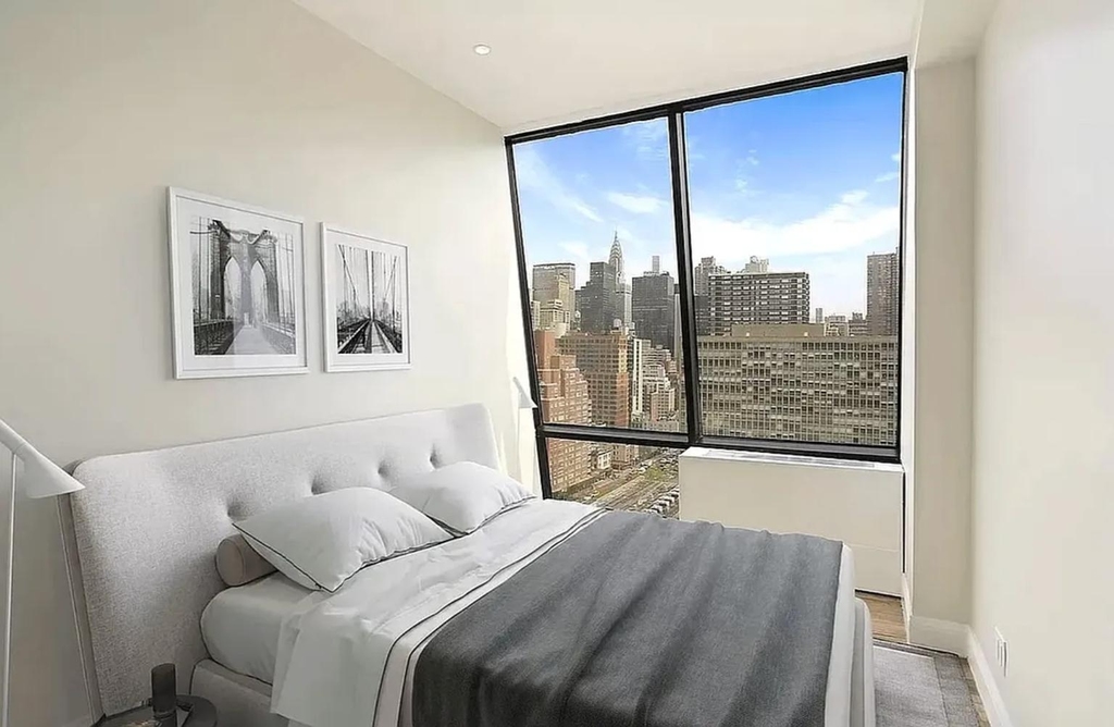 East 30th Street - Photo 5