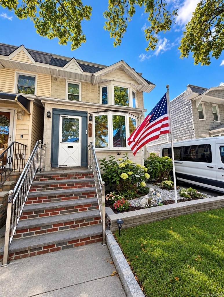 7752 76th Street - Photo 0