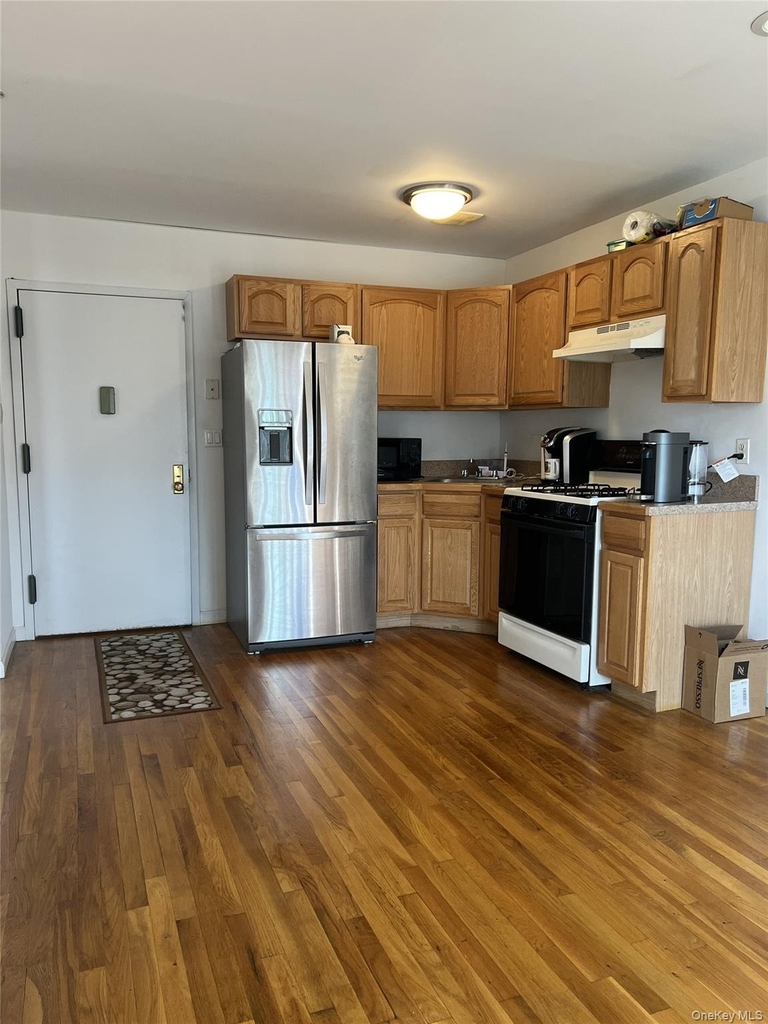 4325 215 Street - Photo 5