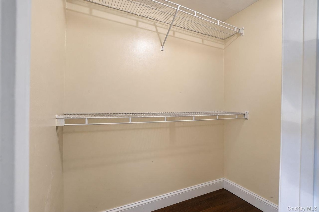 16504 Sayres Avenue - Photo 13