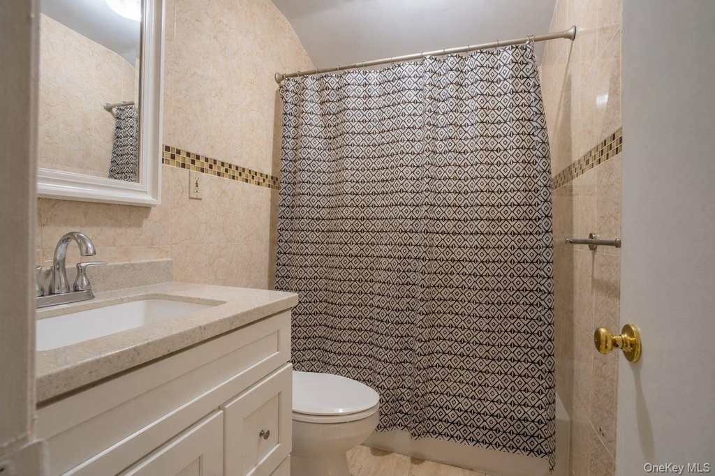 16504 Sayres Avenue - Photo 12