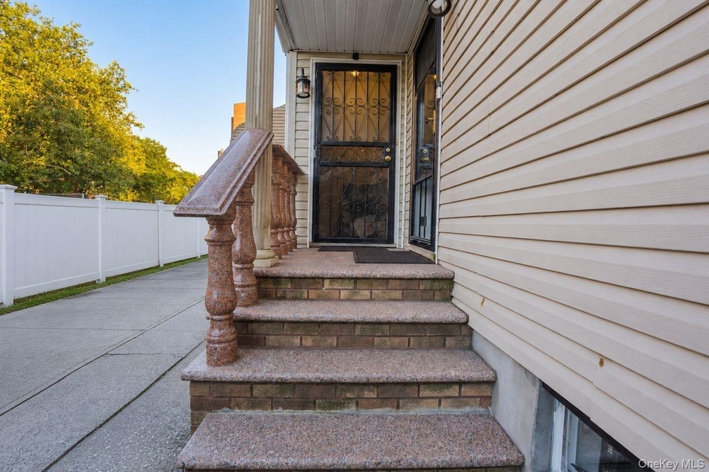 16504 Sayres Avenue - Photo 2