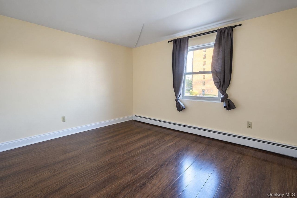 16504 Sayres Avenue - Photo 9