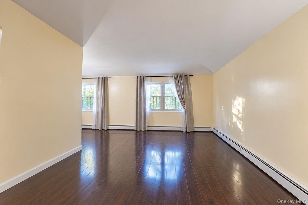 16504 Sayres Avenue - Photo 4