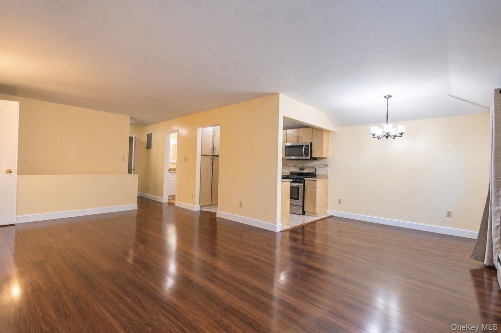 16504 Sayres Avenue - Photo 5