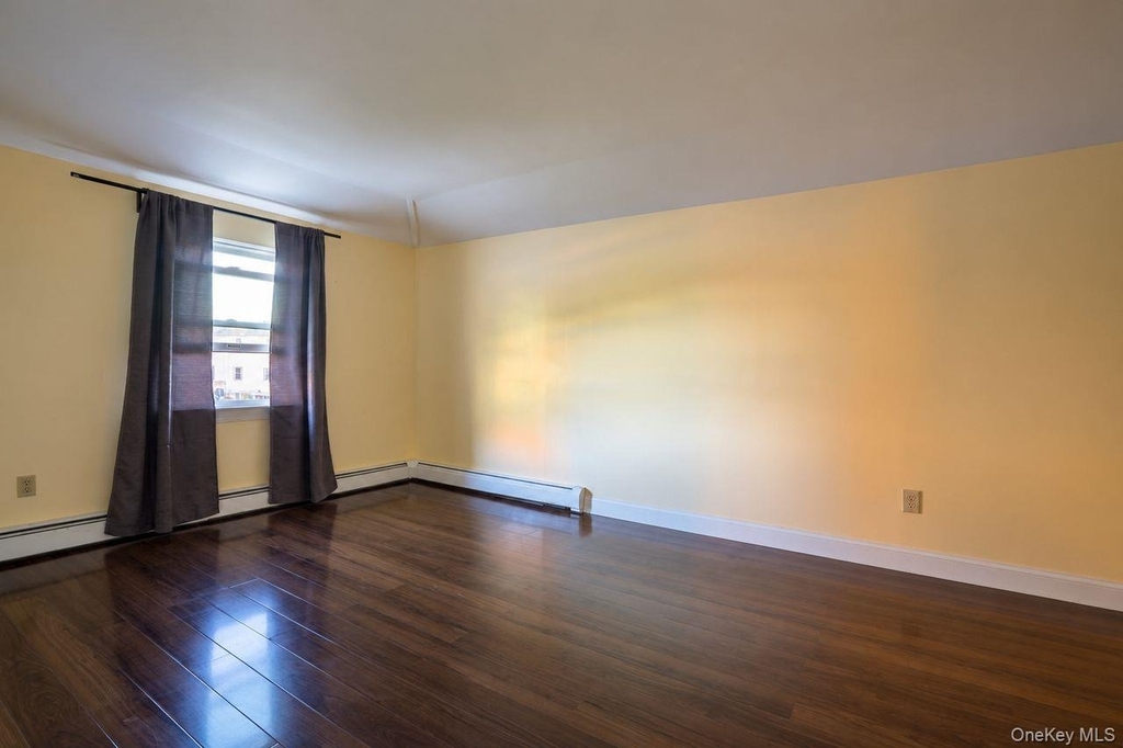 16504 Sayres Avenue - Photo 10