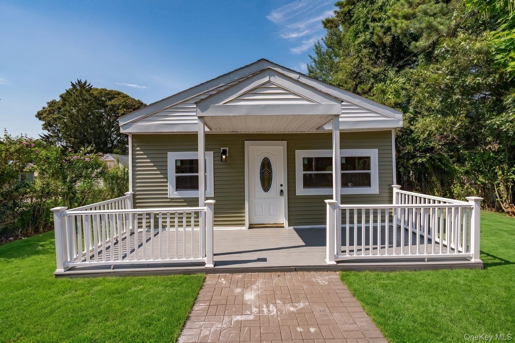 125 Sunset Avenue - Photo 0