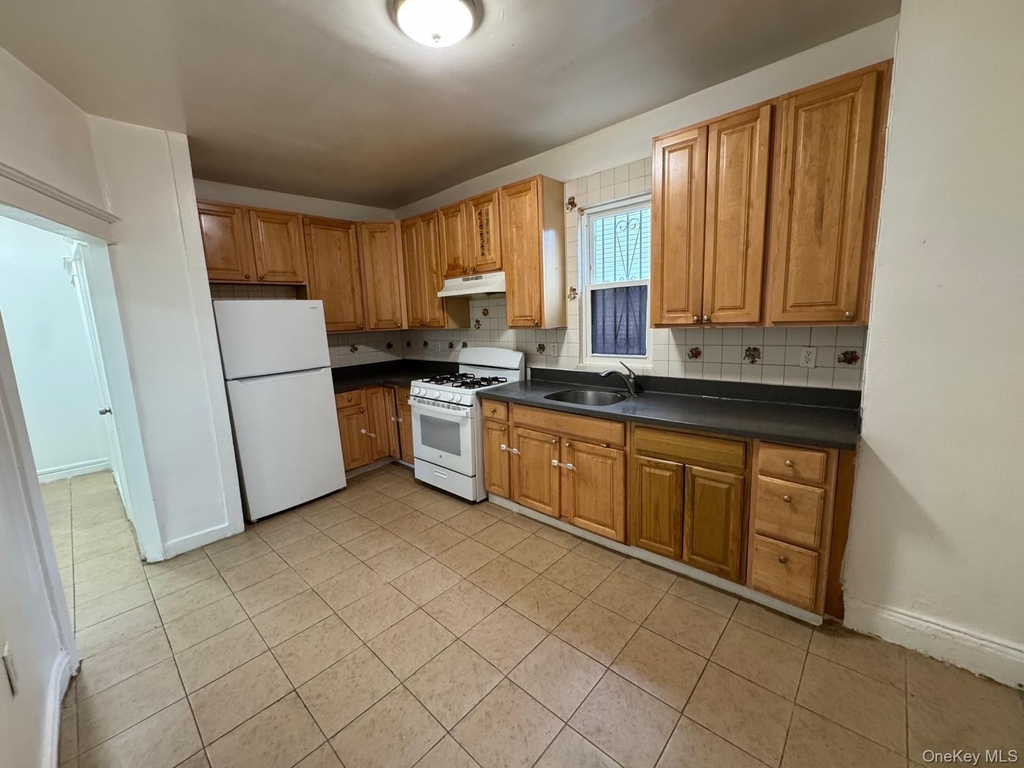 2724 Gillmore Street - Photo 3