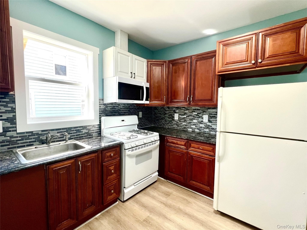 20 W Broome Street - Photo 8