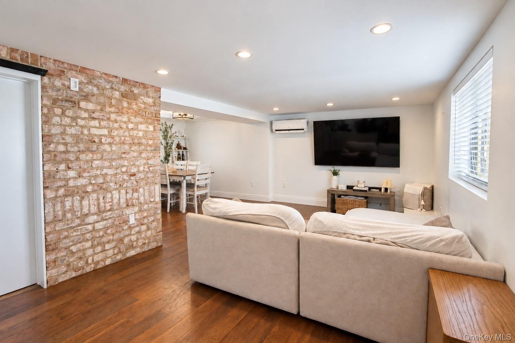 106 Pacific Boulevard - Photo 5