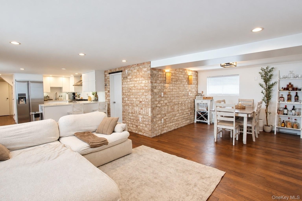 106 Pacific Boulevard - Photo 10