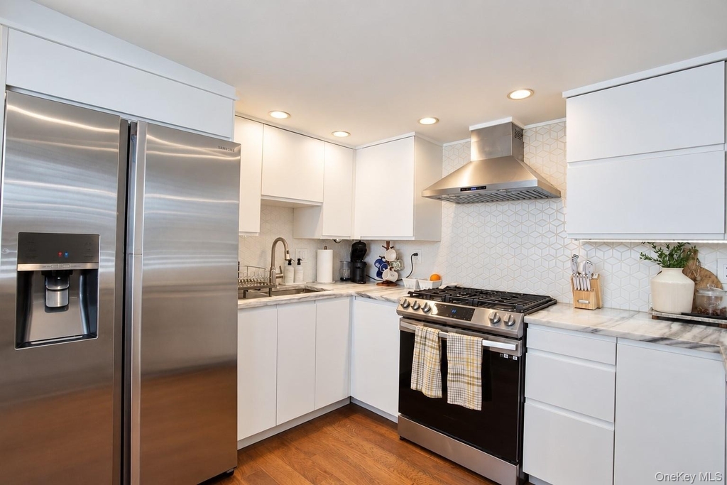 106 Pacific Boulevard - Photo 18