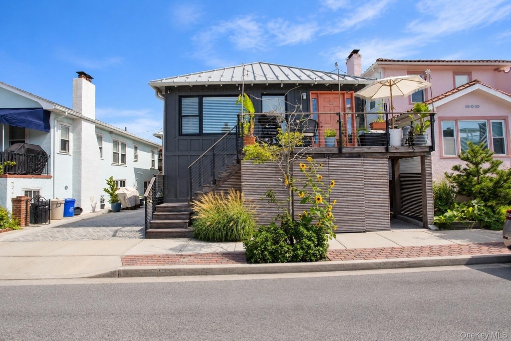 106 Pacific Boulevard - Photo 1