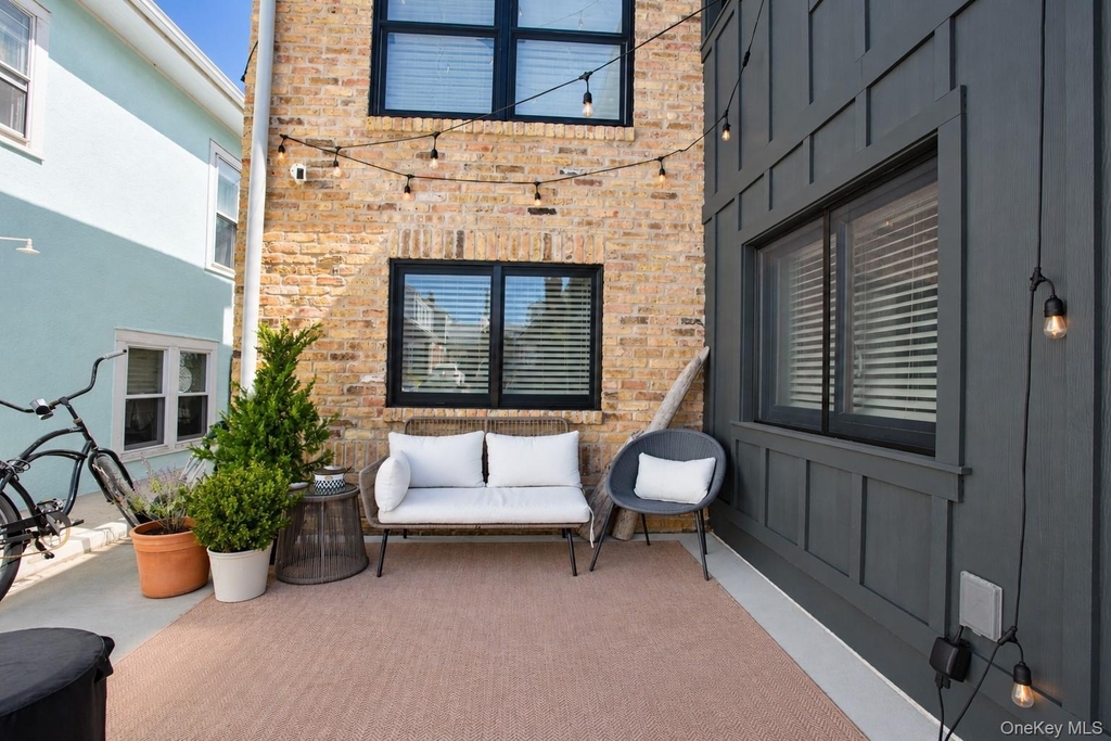 106 Pacific Boulevard - Photo 3