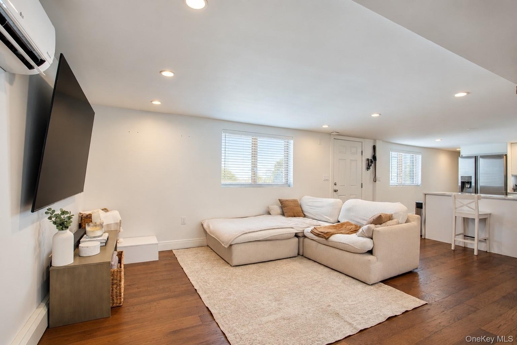 106 Pacific Boulevard - Photo 8