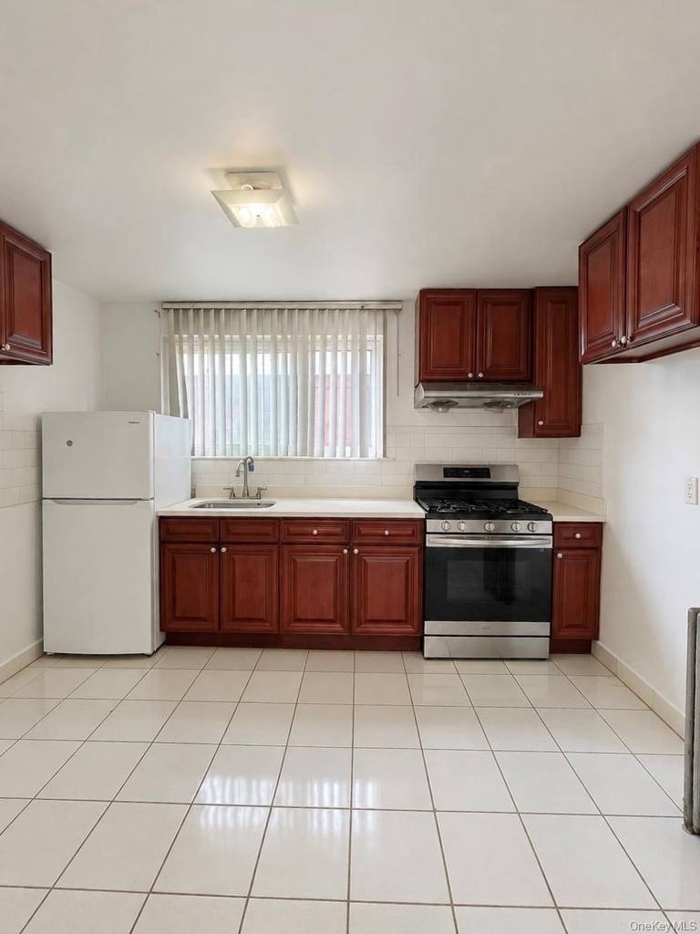 193-10 100th Avenue - Photo 1