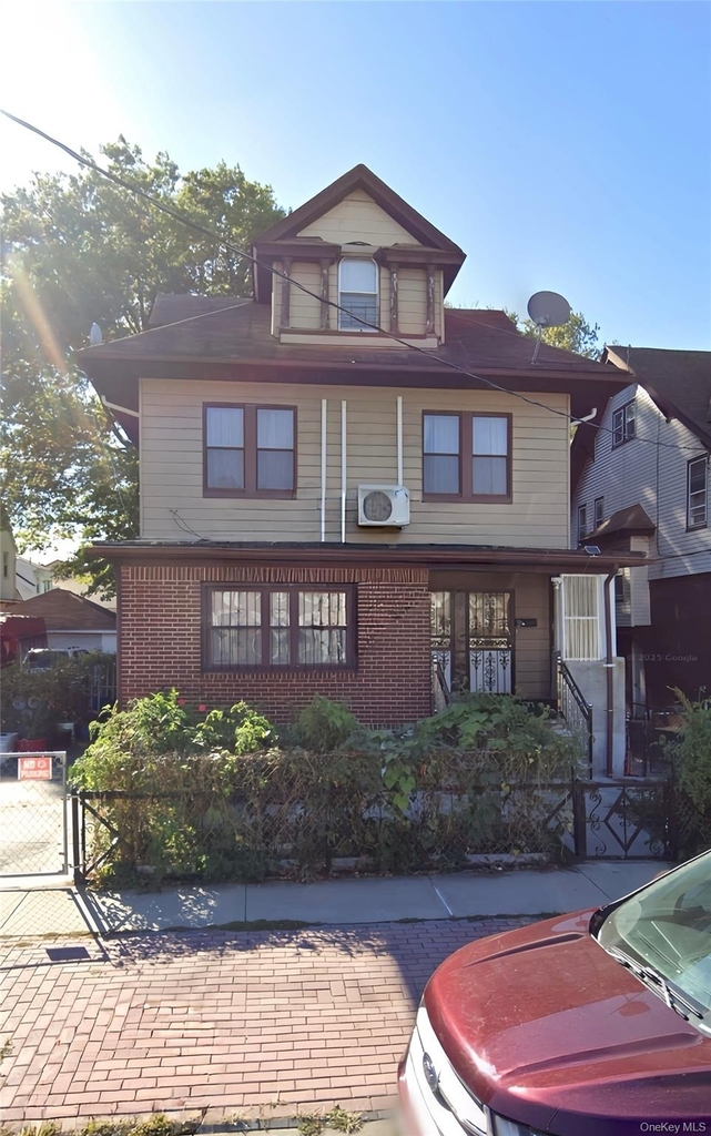193-10 100th Avenue - Photo 0