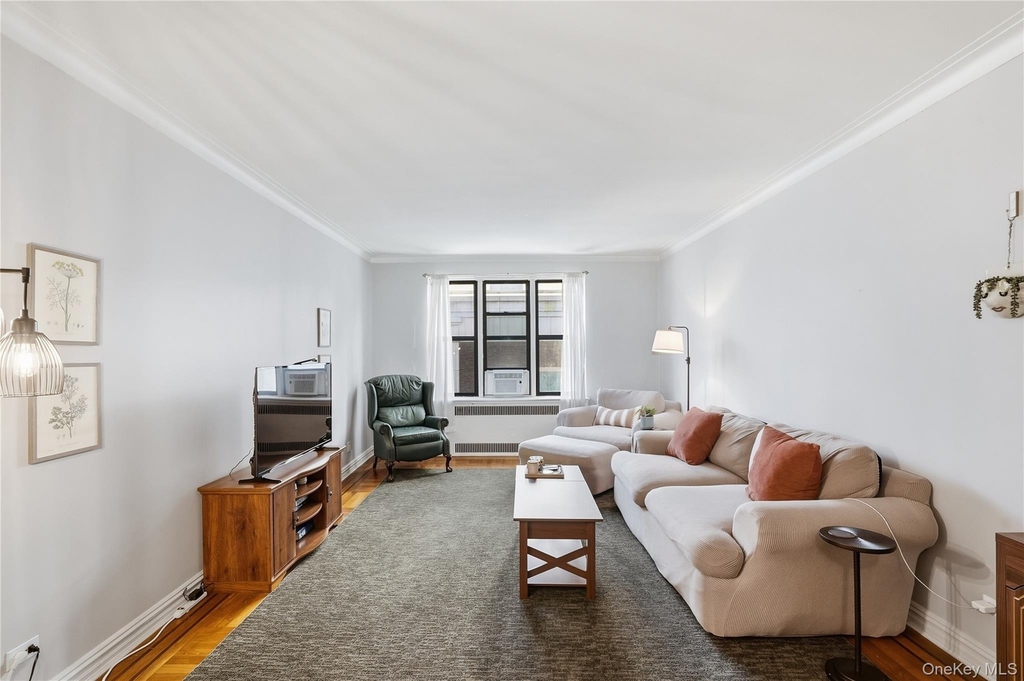 210 Martine Avenue - Photo 3