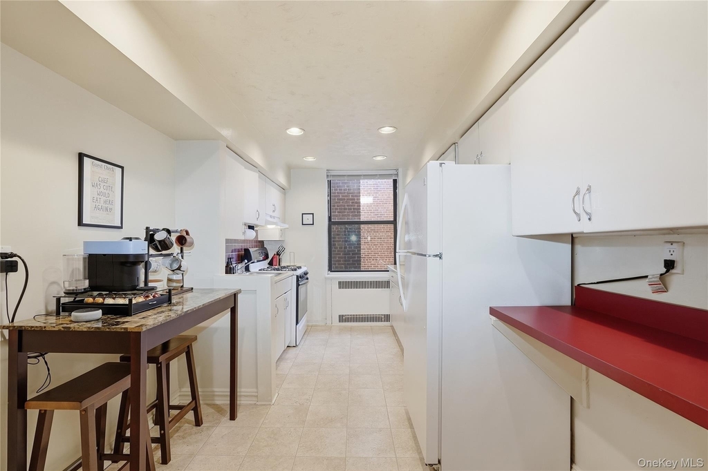 210 Martine Avenue - Photo 5