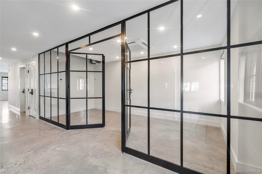 12 Roosevelt Avenue - Photo 15