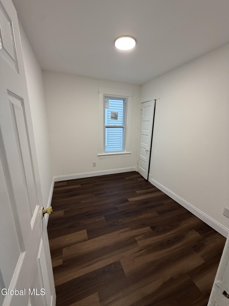 332-334 Duane Avenue - Photo 10