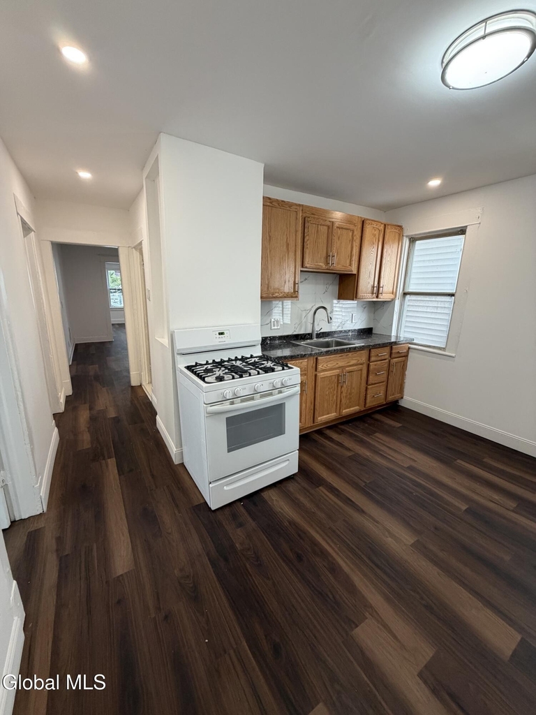 332-334 Duane Avenue - Photo 16