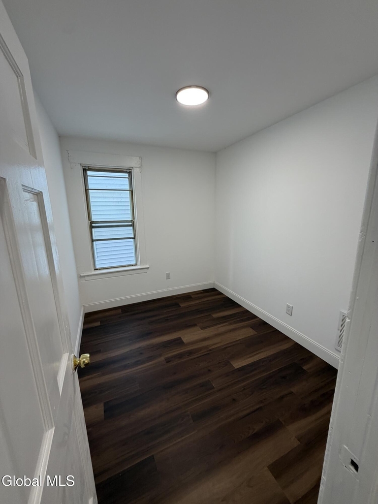 332-334 Duane Avenue - Photo 6