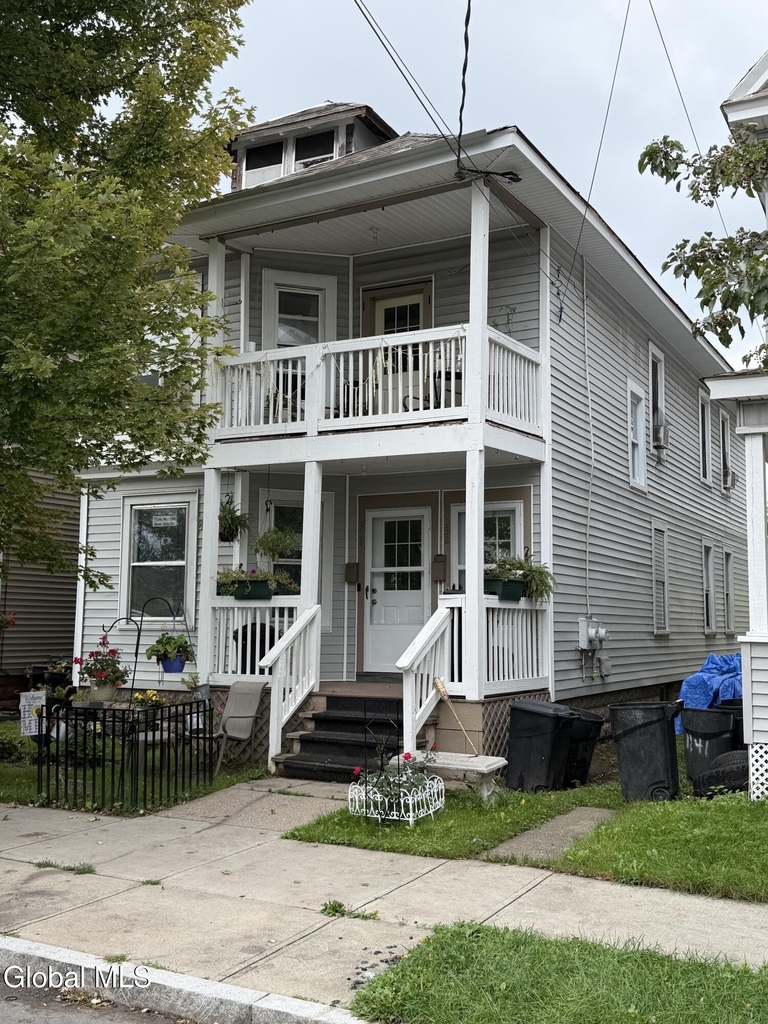 332-334 Duane Avenue - Photo 0