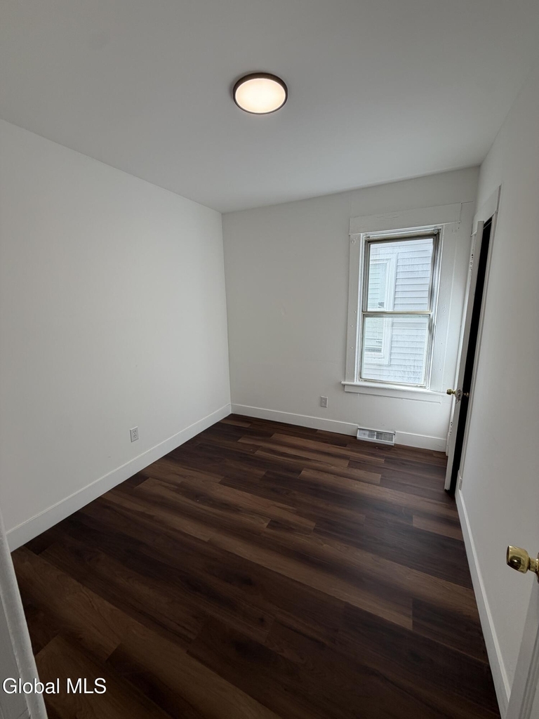 332-334 Duane Avenue - Photo 11