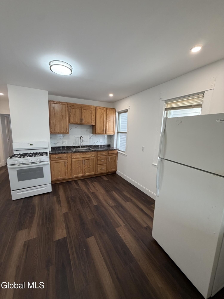 332-334 Duane Avenue - Photo 13
