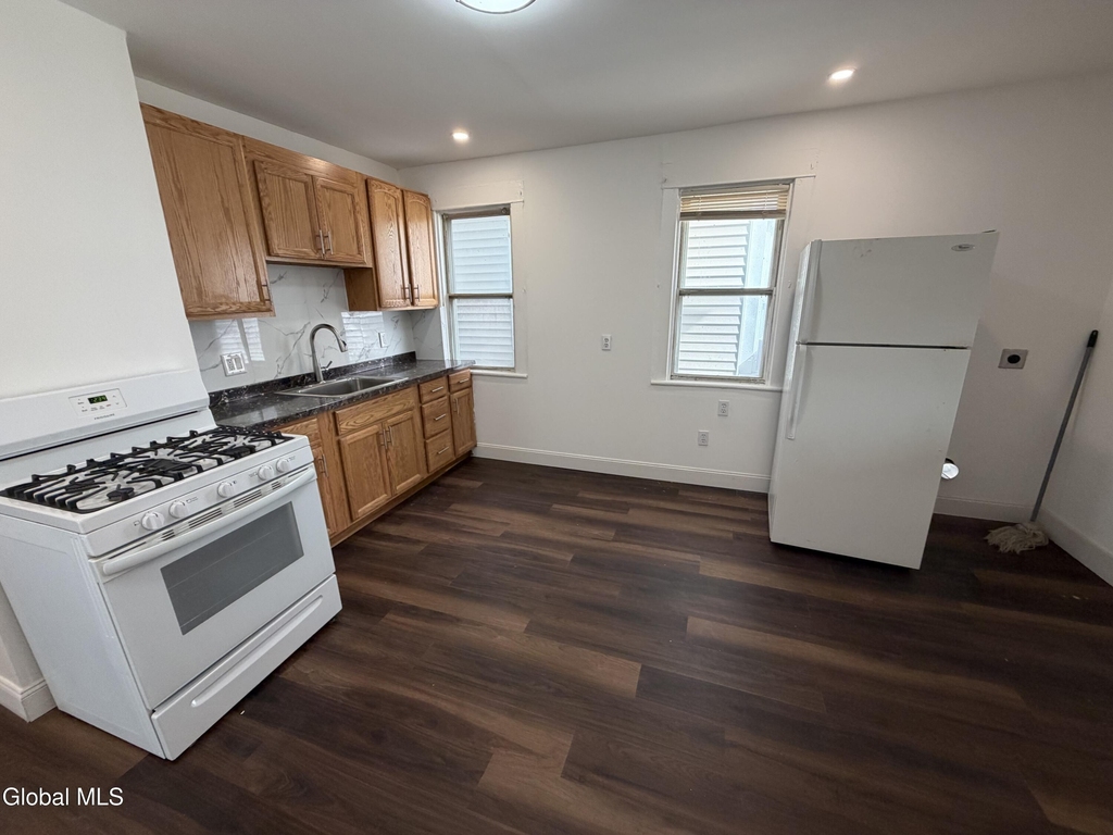 332-334 Duane Avenue - Photo 12