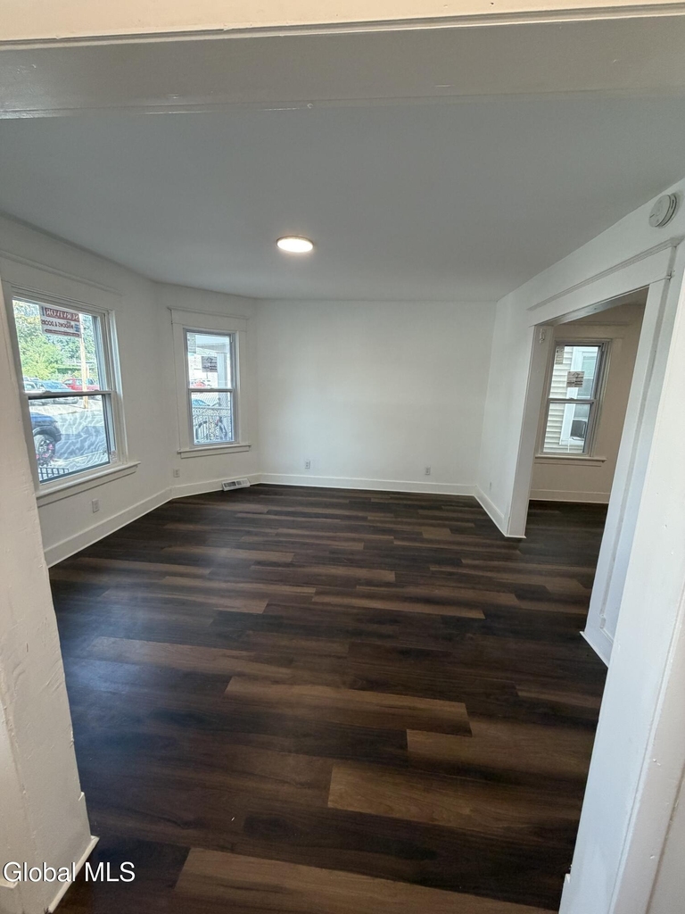332-334 Duane Avenue - Photo 4