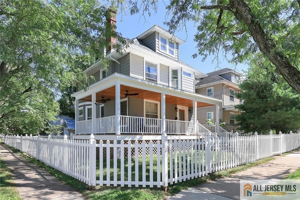 101 S 4th Avenue - Photo 1