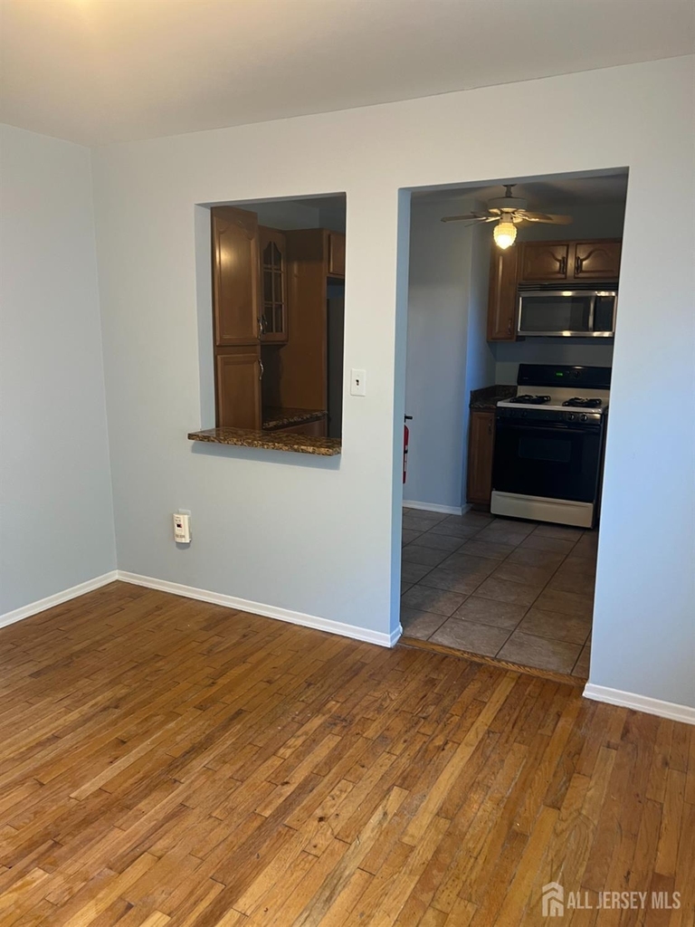 1105 N Oaks Boulevard N - Photo 9