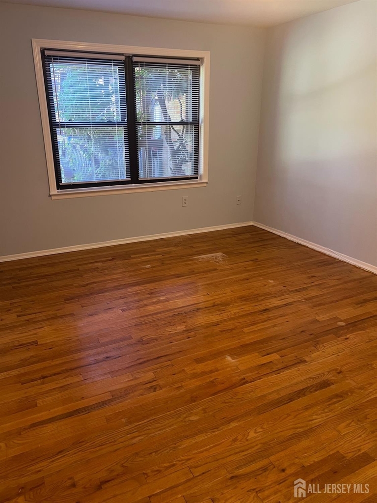 1105 N Oaks Boulevard N - Photo 8