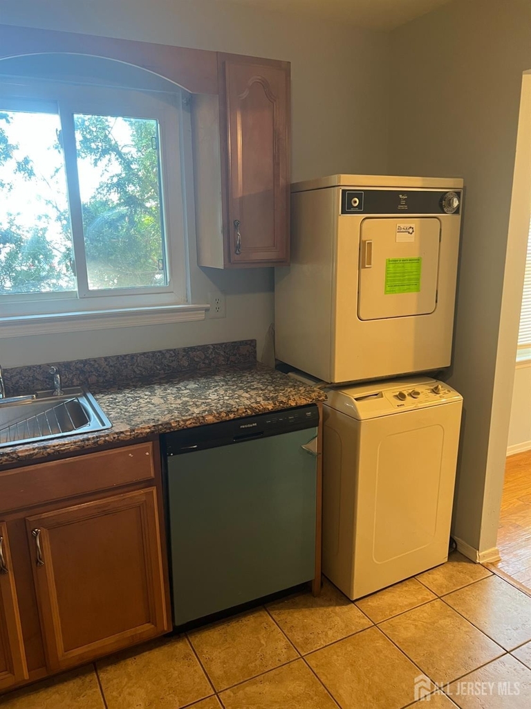 1105 N Oaks Boulevard N - Photo 1