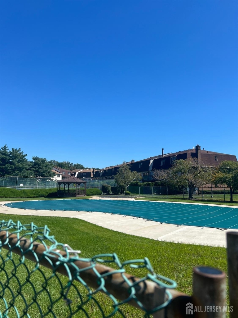 1105 N Oaks Boulevard N - Photo 18